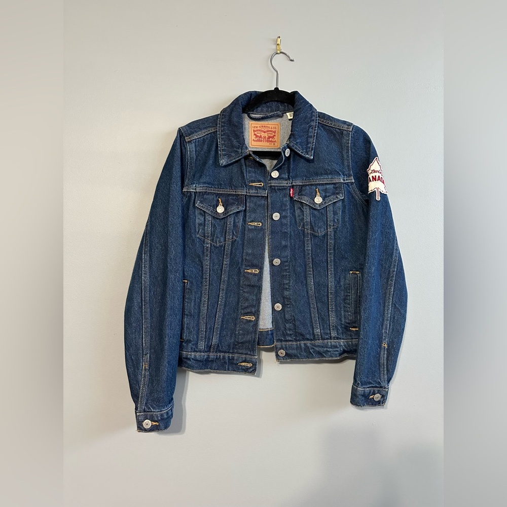 Levi’s Denim Jean Original Trucker Jacket with Canada Leaf Patch - MEDIUM